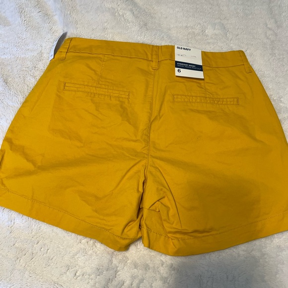 Yellow old navy shorts - Picture 2 of 3